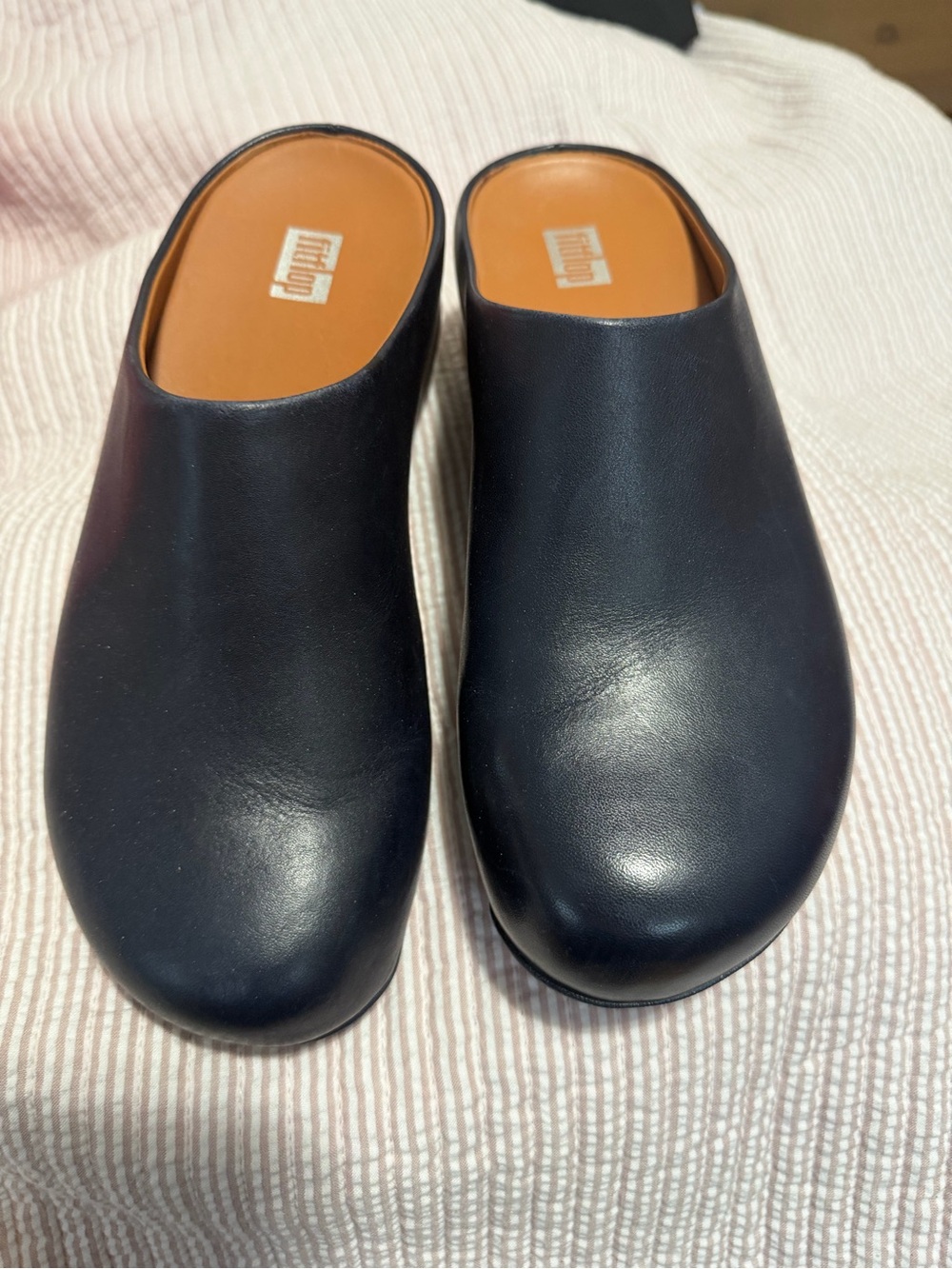 Fitflop Navy Leather US 7  Slip-On Mules with Tan Insole new no box